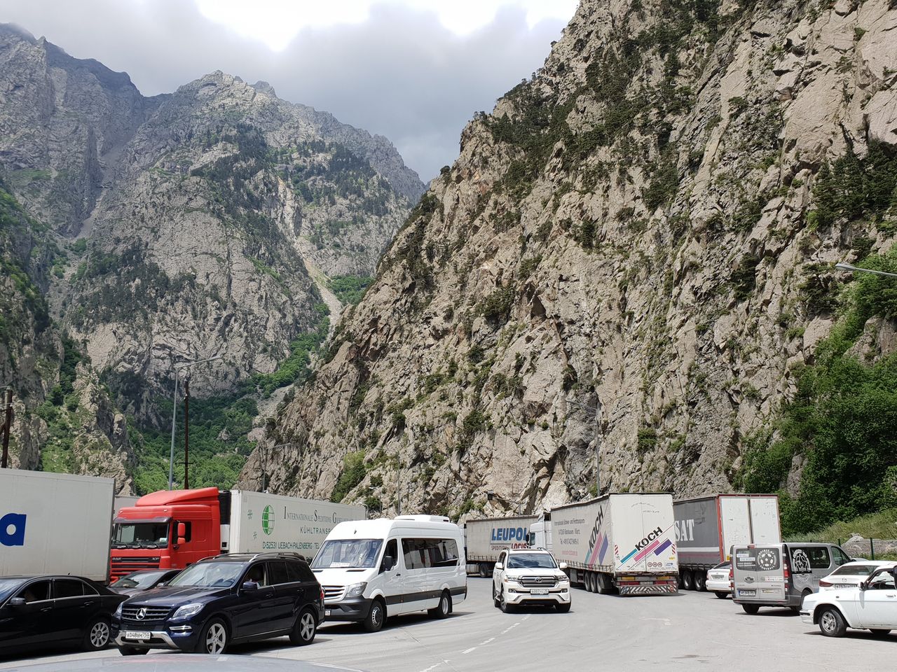 Nach der georgischen Grenze, in einem riesigen Niemandsland zwischen den beiden Ländern.