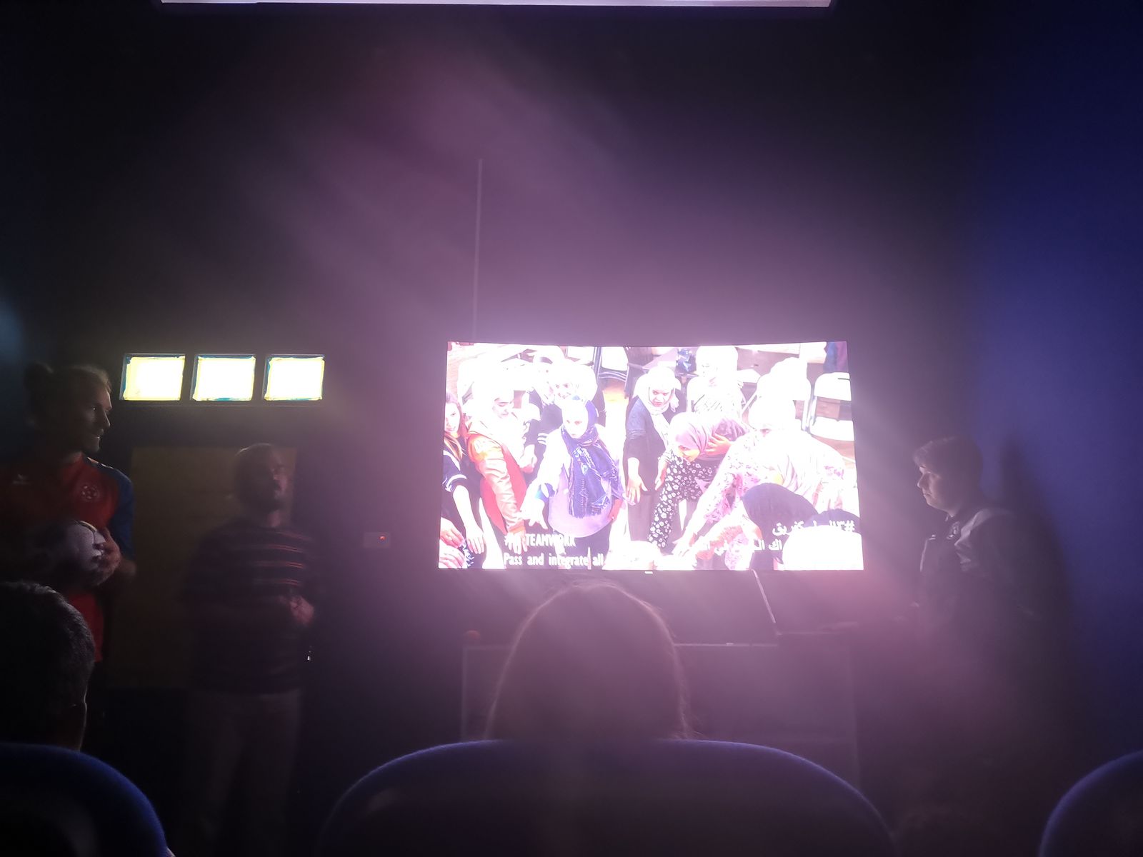 In dem kleinen Kino stellten wir uns und den Verein vor.