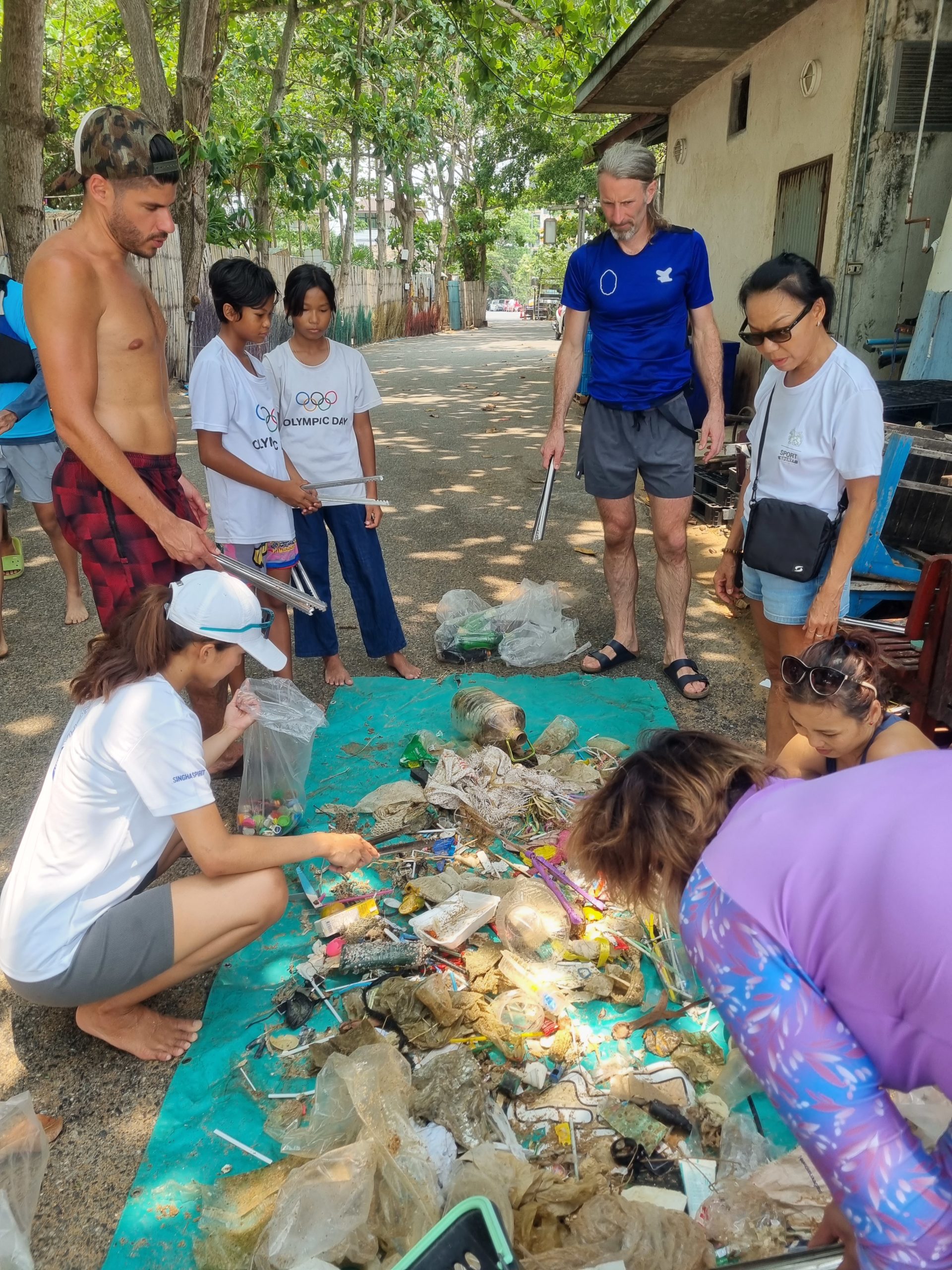 Thailand-beach-clean-up-trash