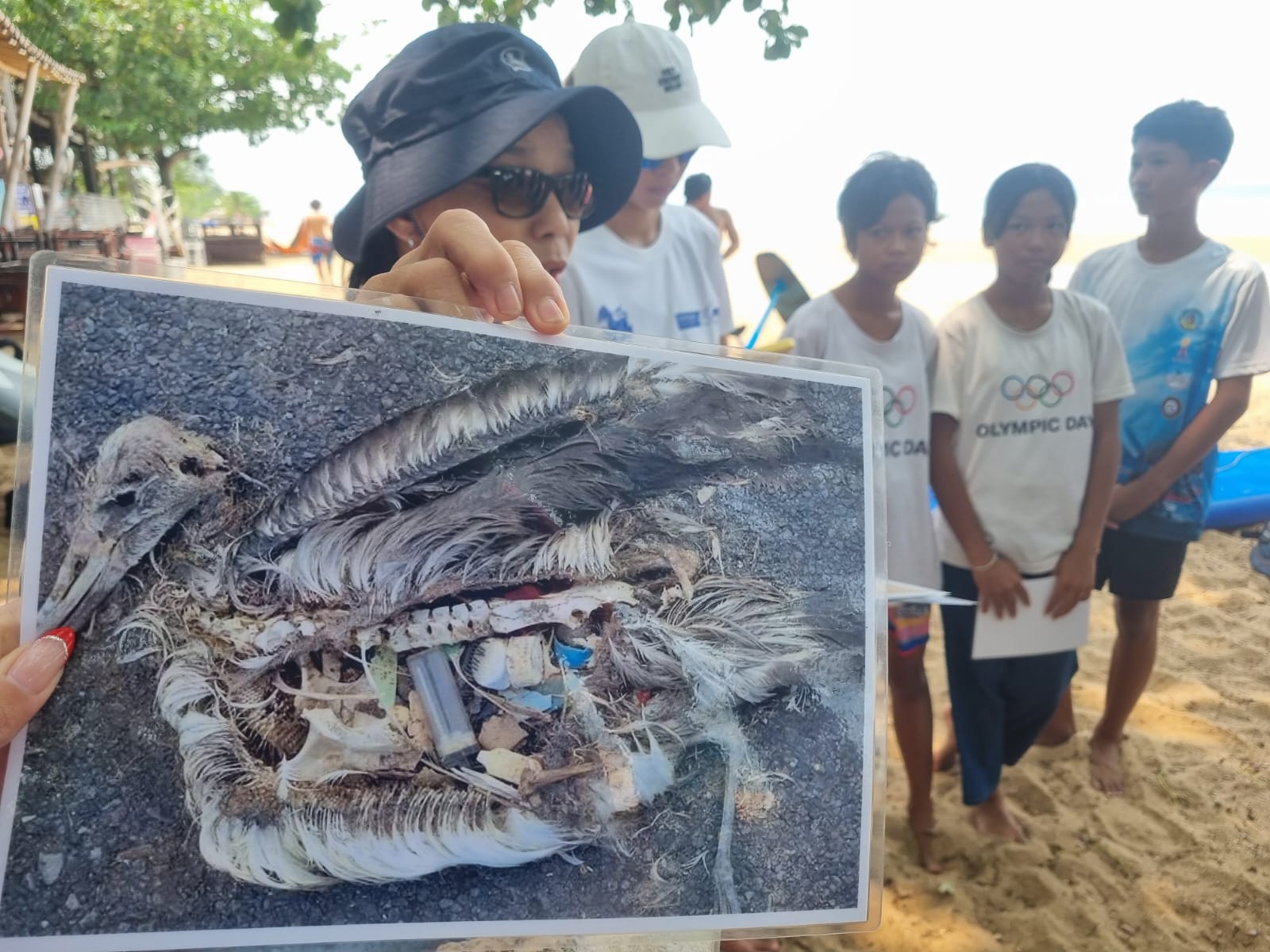 Thailand-beach-clean-up-bird-pic